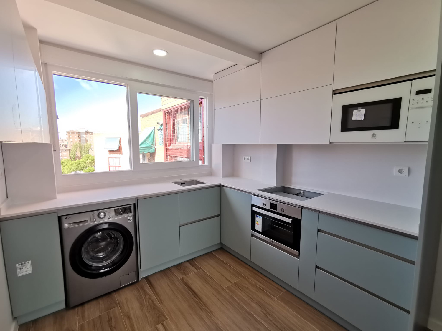 cocina reformada y amueblada